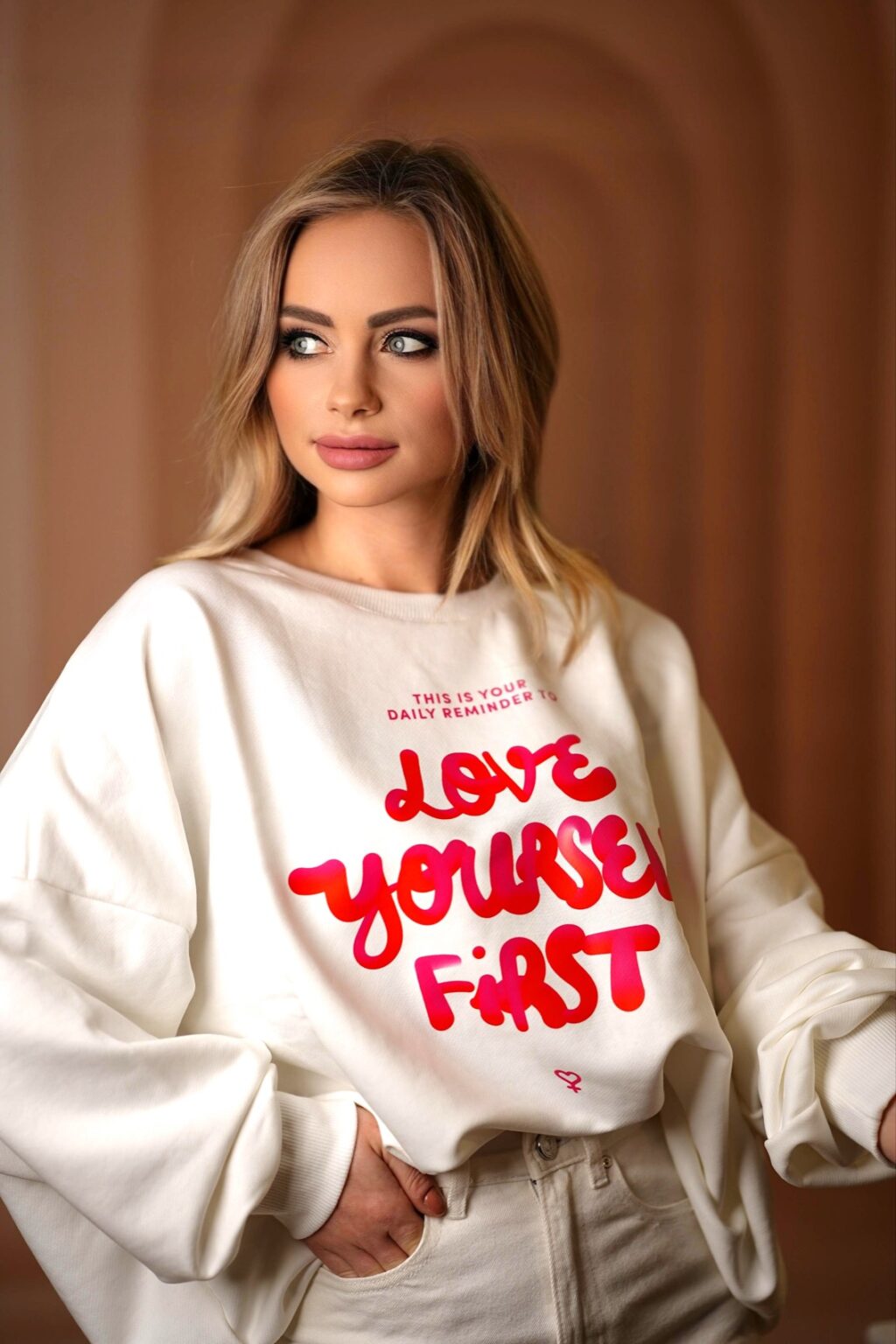 Bluza Love Yourself First biała 🇵🇱