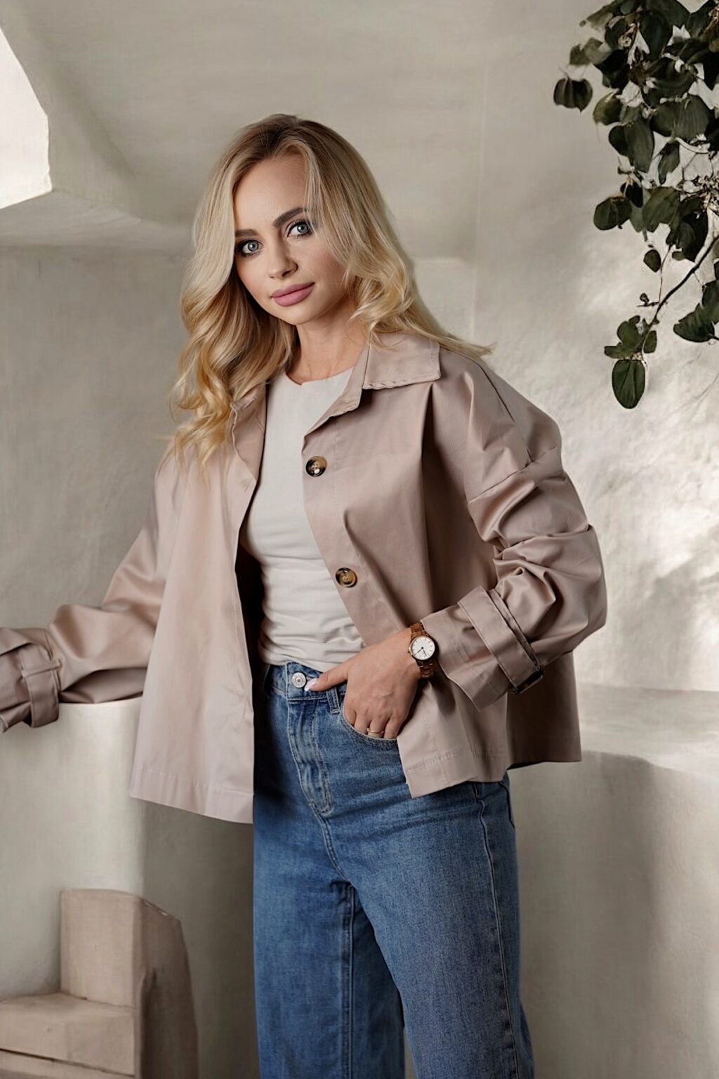 Beżowa kurtka krótki trencz oversize BASIC