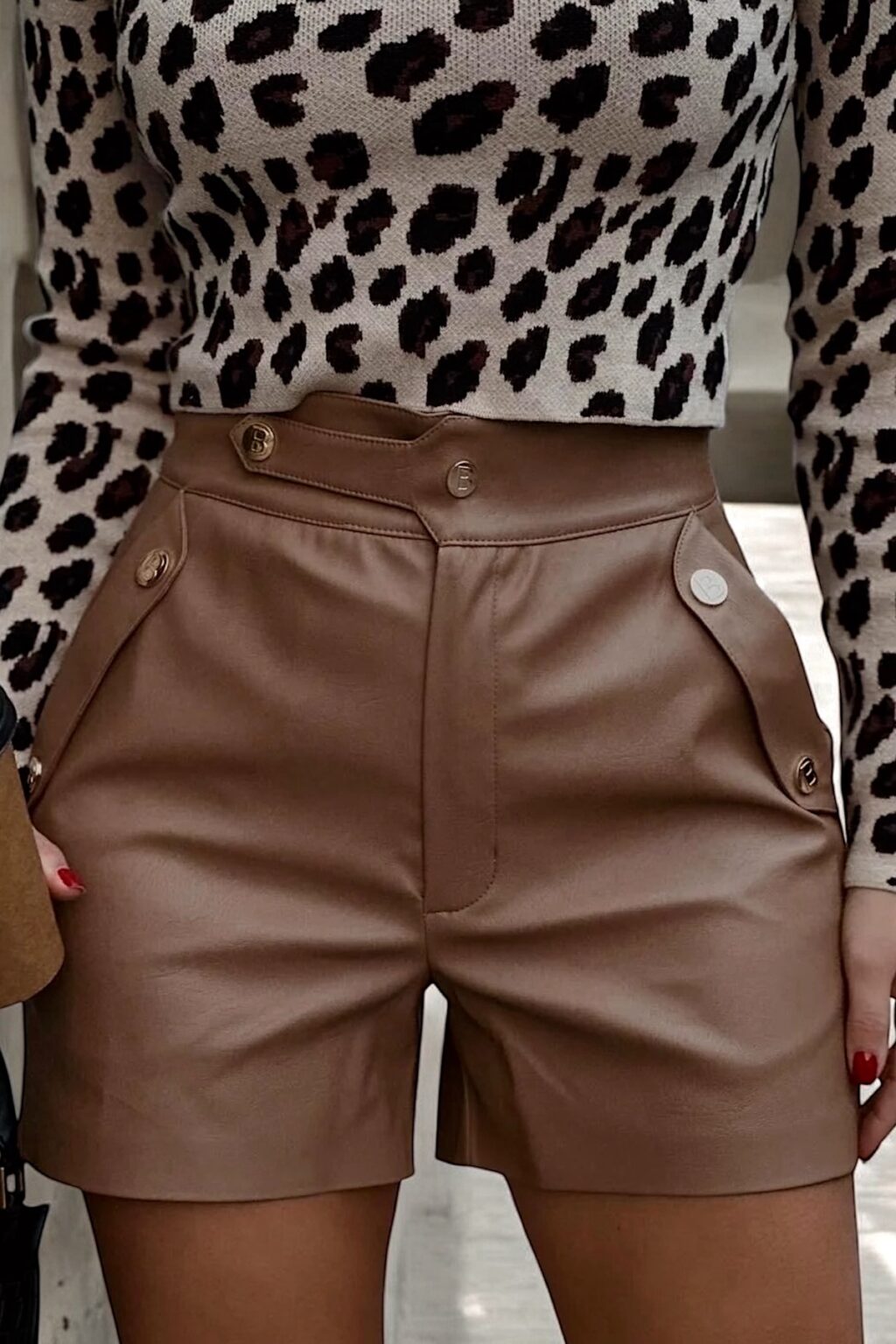 Spodenki z eko skóry LEATHER CHIC | camel