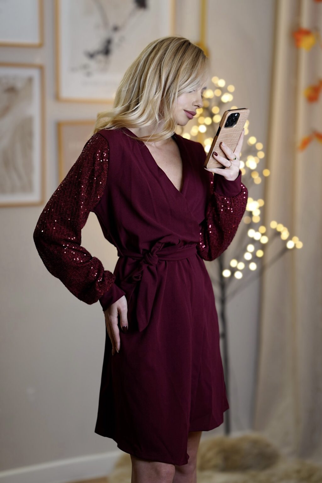 Burgundowa sukienka z cekinami LUXE SPARKLE