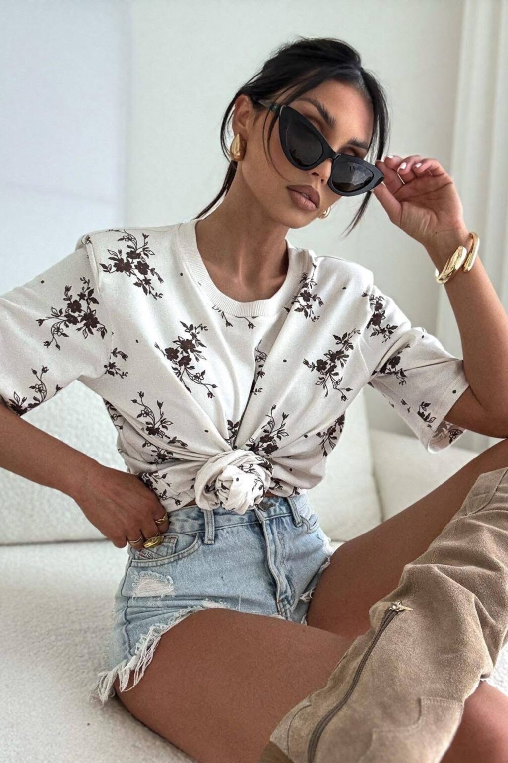 Bawełniany T-shirt LUIZA w kwiaty z gumką | brąz 🤎