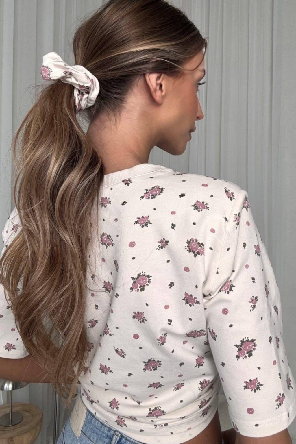 Bawełniany T-shirt LUIZA w kwiaty z gumką | ecru 💛