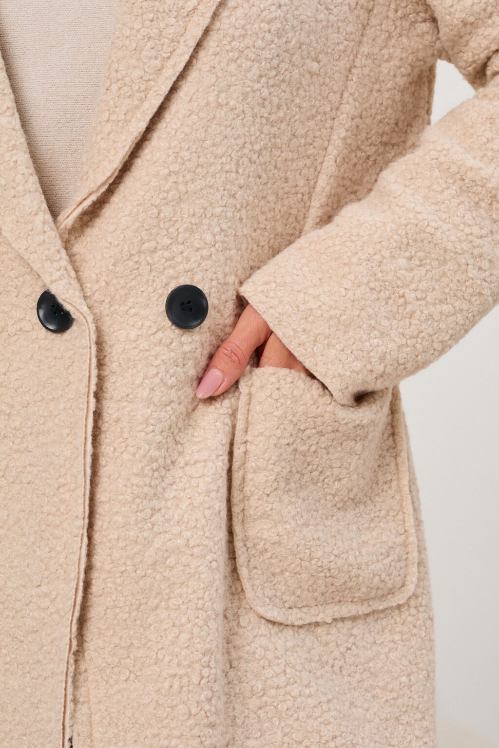 Wiosenny beżowy płaszcz BOUCLE