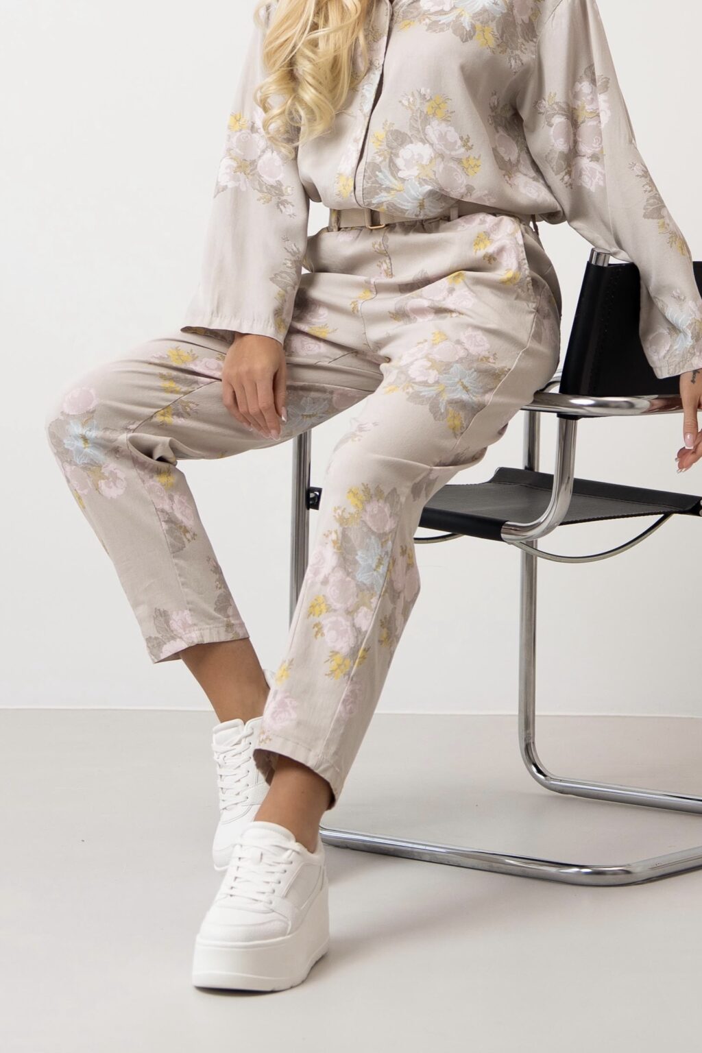 Spodnie w pastelowe kwiaty DAKOTA