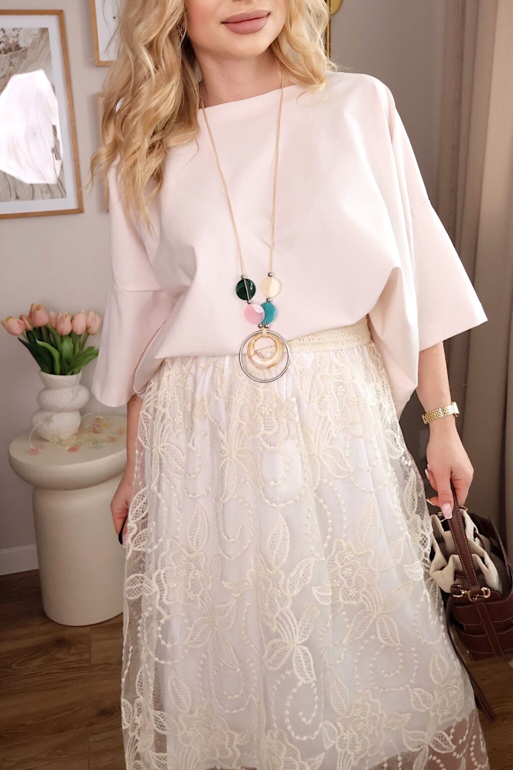 Luźniejsza bluzka z naszyjnikiem | beżowa ✨